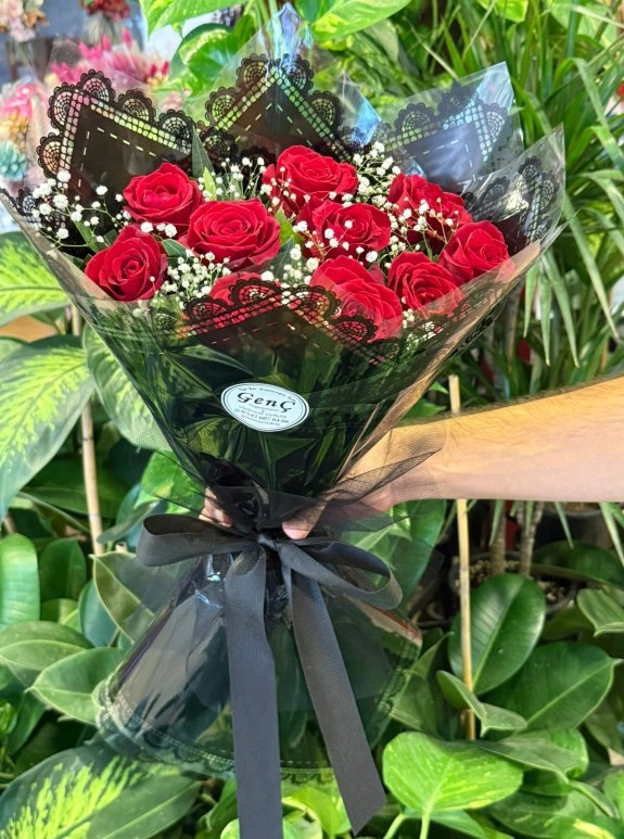 Büyük Kafalı 10 Kırmızı Gül Buketi