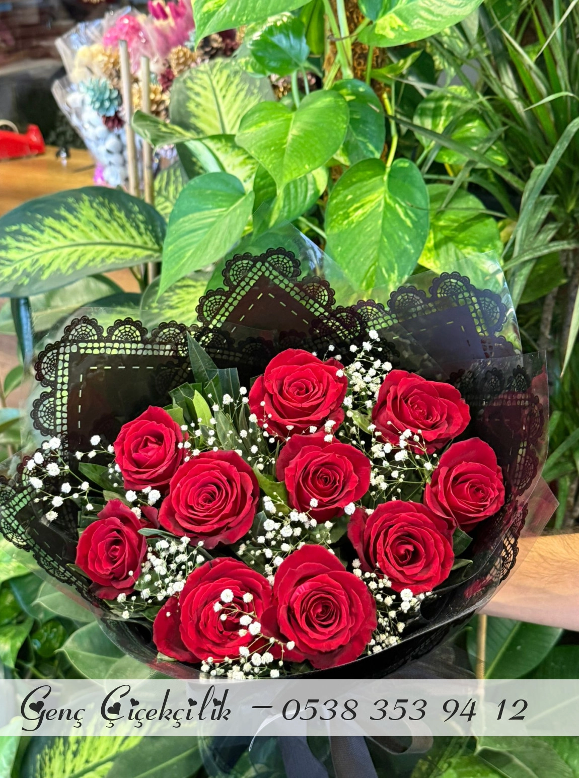 Büyük Kafalı 10 Kırmızı Gül Buketi