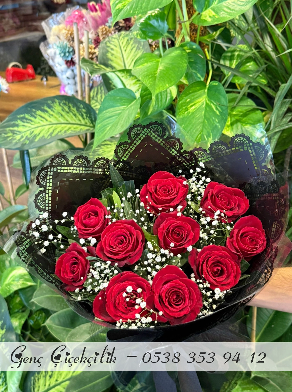 Büyük Kafalı 10 Kırmızı Gül Buketi