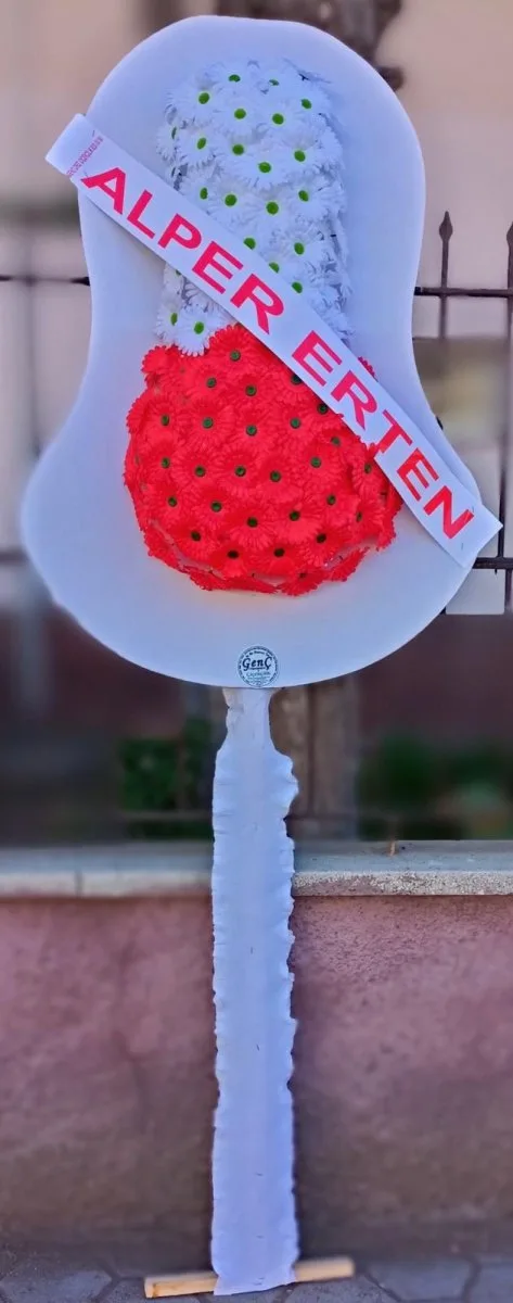 Kırmızı Beyaz Yapay Çelenk